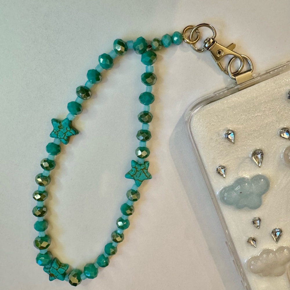 Cell phone wristlet from The Charm Hut works on any phone case